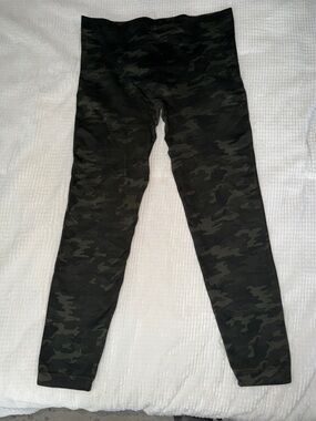 SPANX Women’s control top high waist Camo Leggings XL